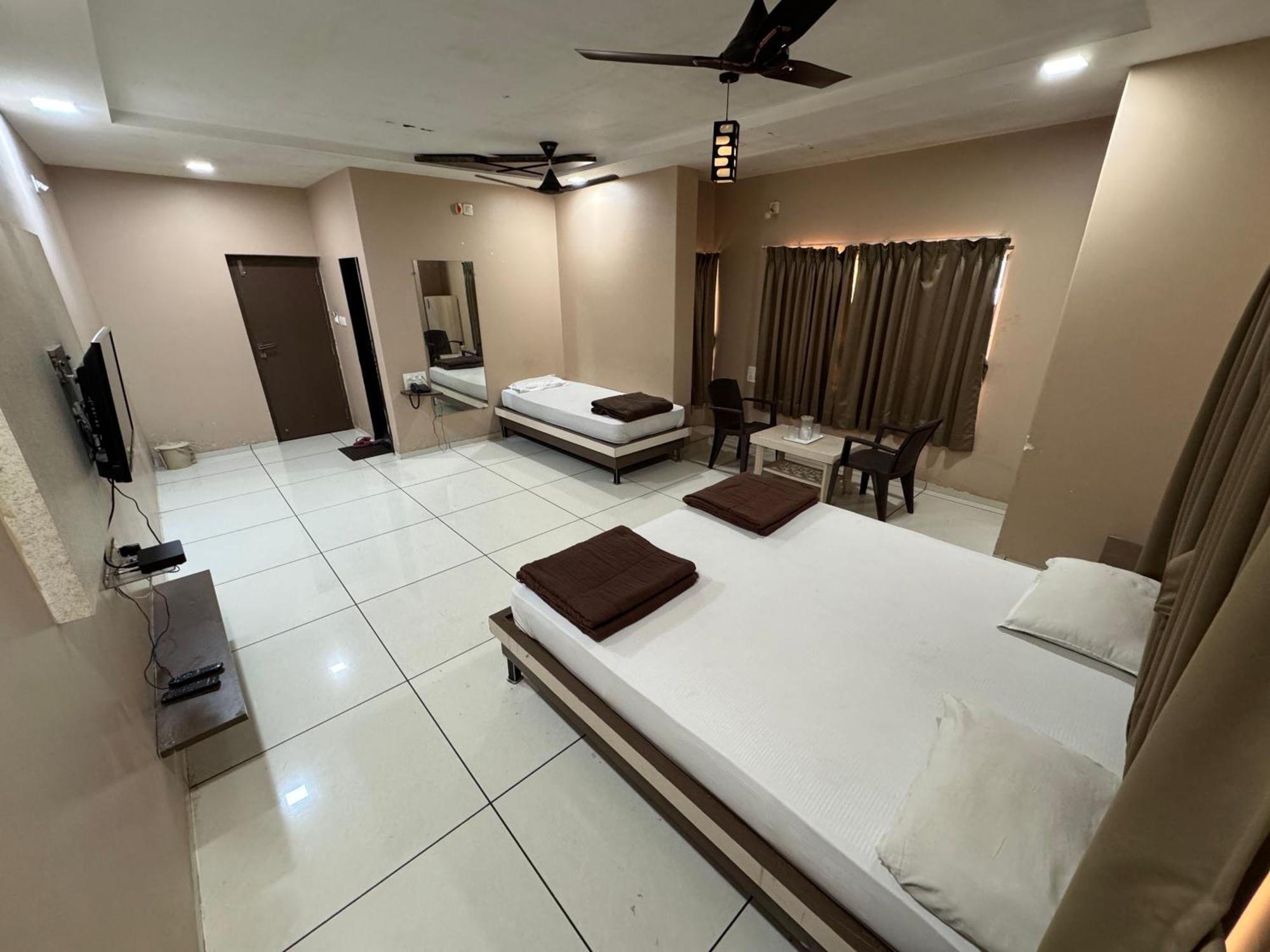 Hotel Bluediamond Bardoli Dış mekan fotoğraf