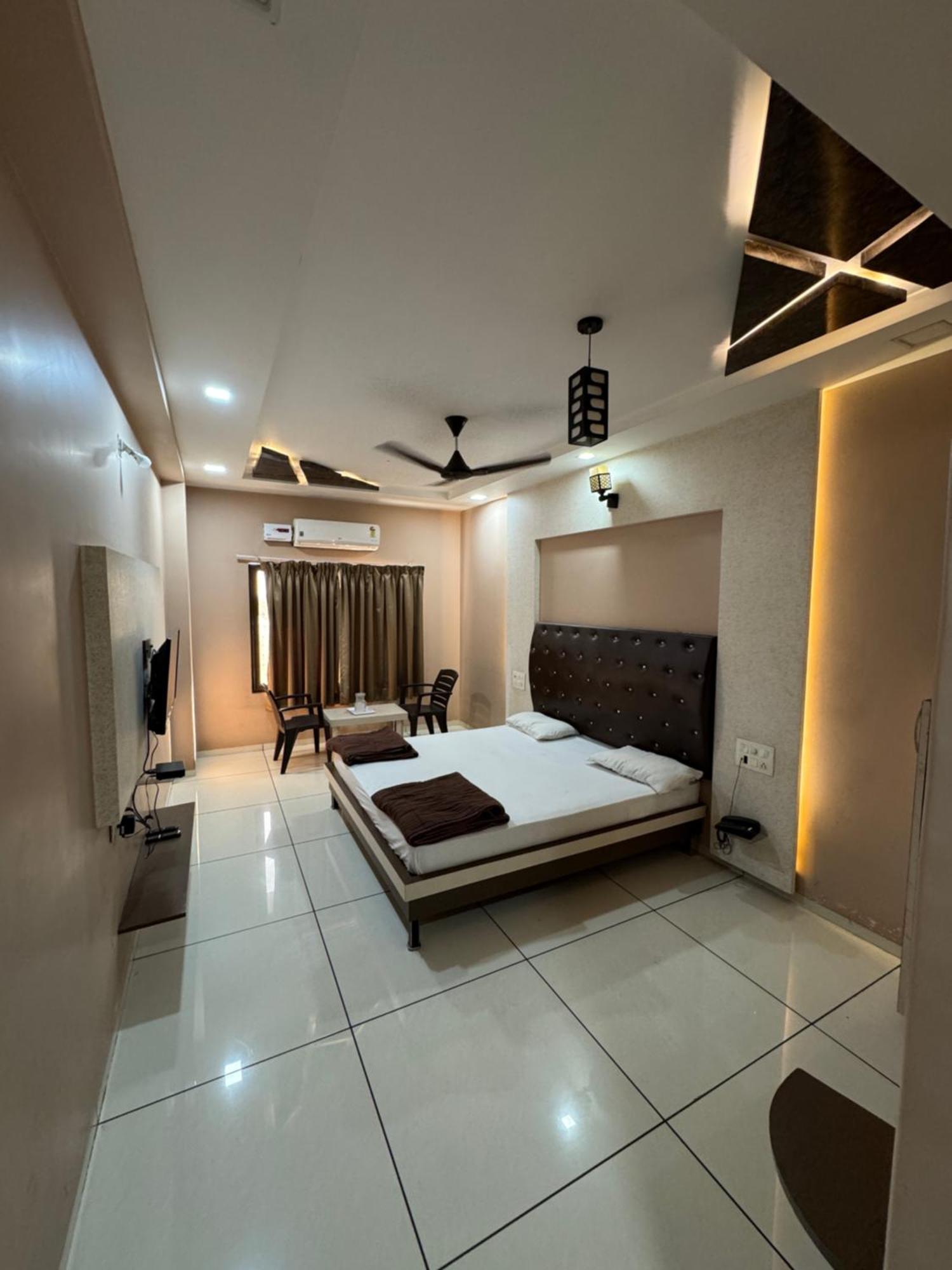 Hotel Bluediamond Bardoli Dış mekan fotoğraf