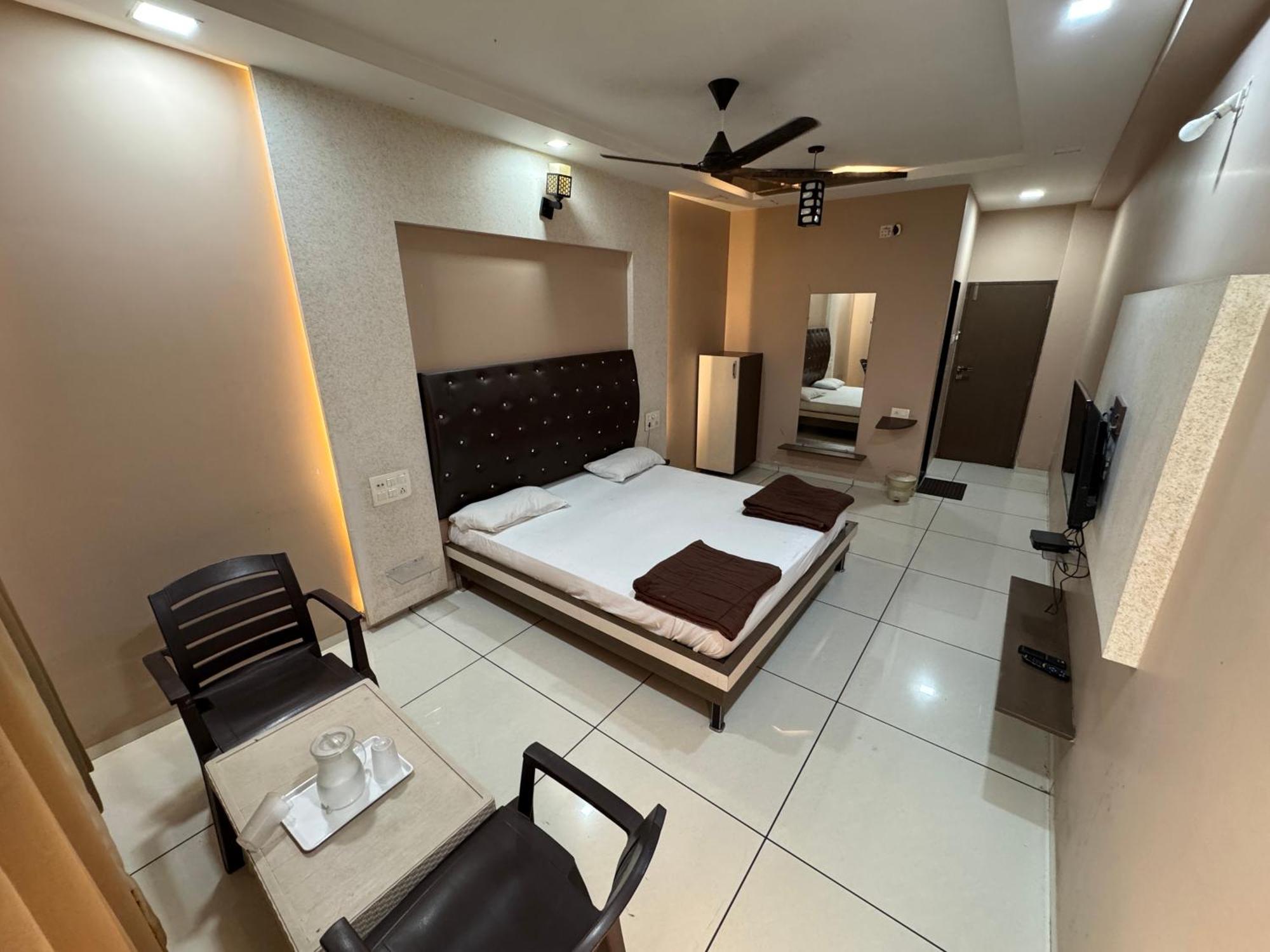 Hotel Bluediamond Bardoli Dış mekan fotoğraf